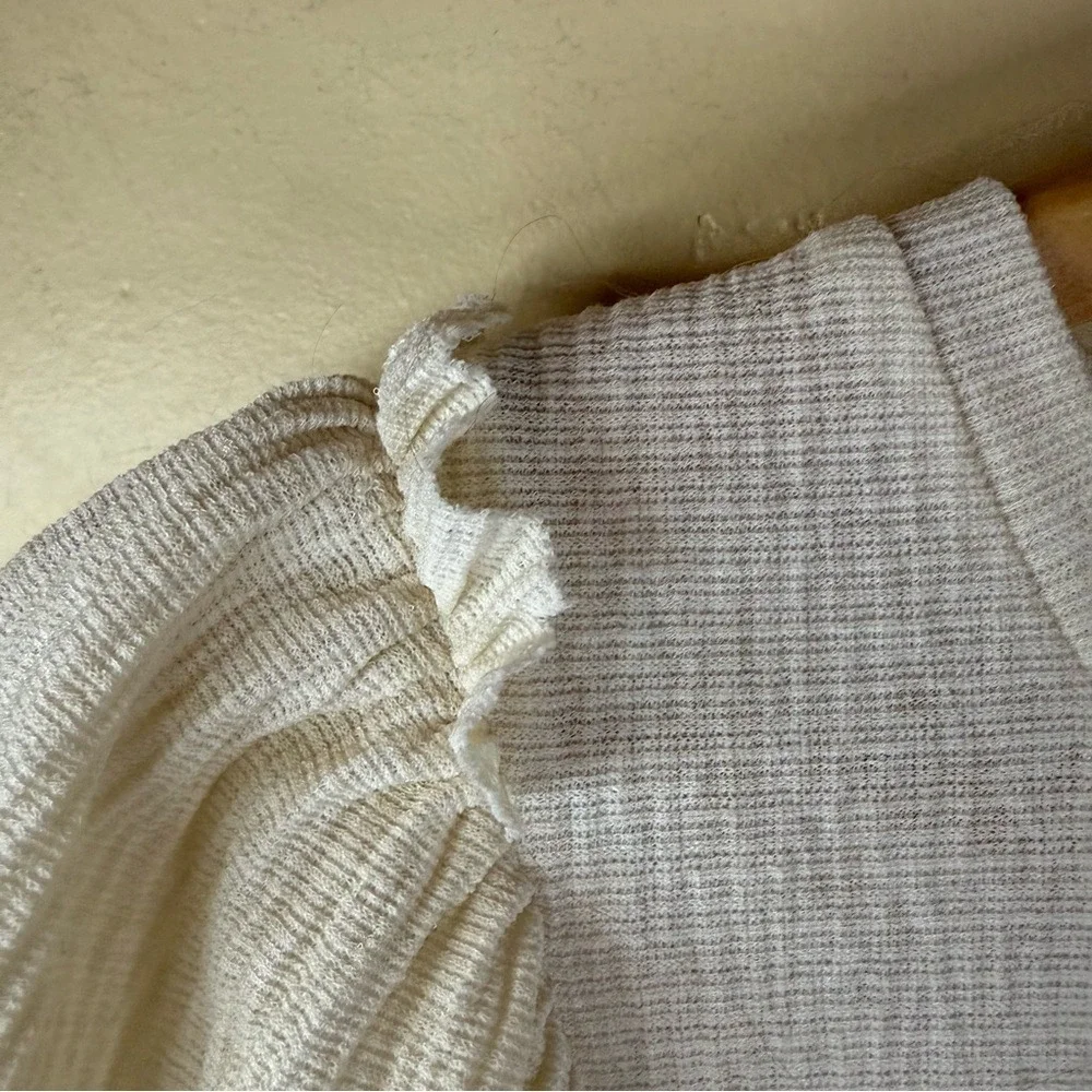 ASTR‎ The Label Cream Puff Sleeve Size Medium Top Short Sleeve Flattering Office